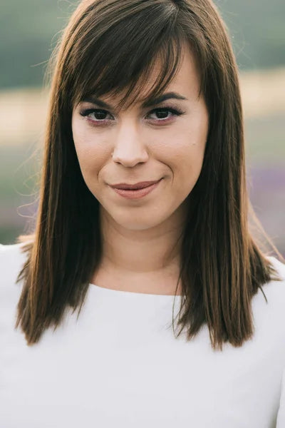 files/depositphotos_199923454-stock-photo-beautiful-brunette-woman-profile-picture.webp